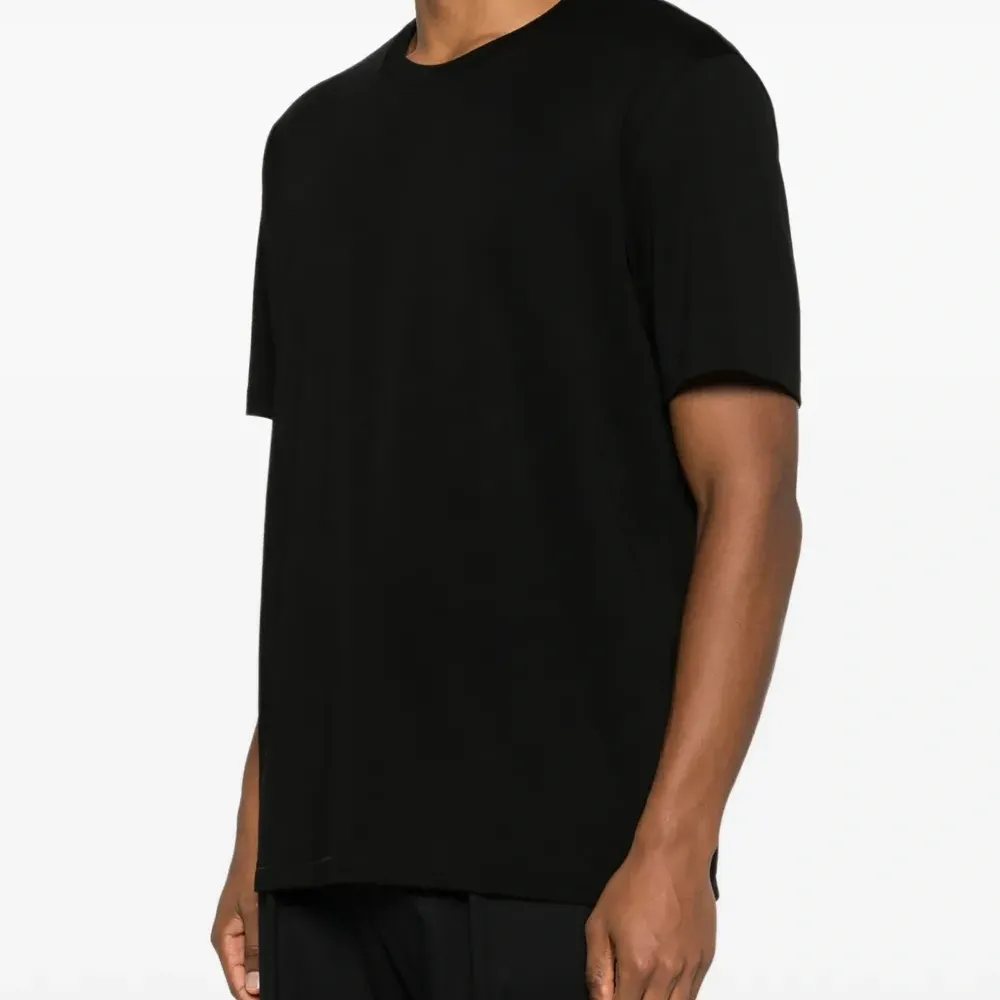 Футболка с круглым вырезом