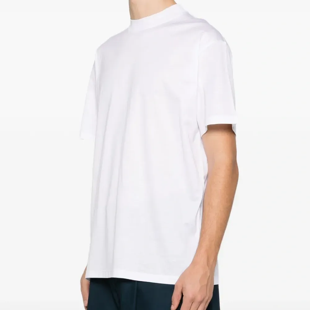 Футболка с круглым вырезом