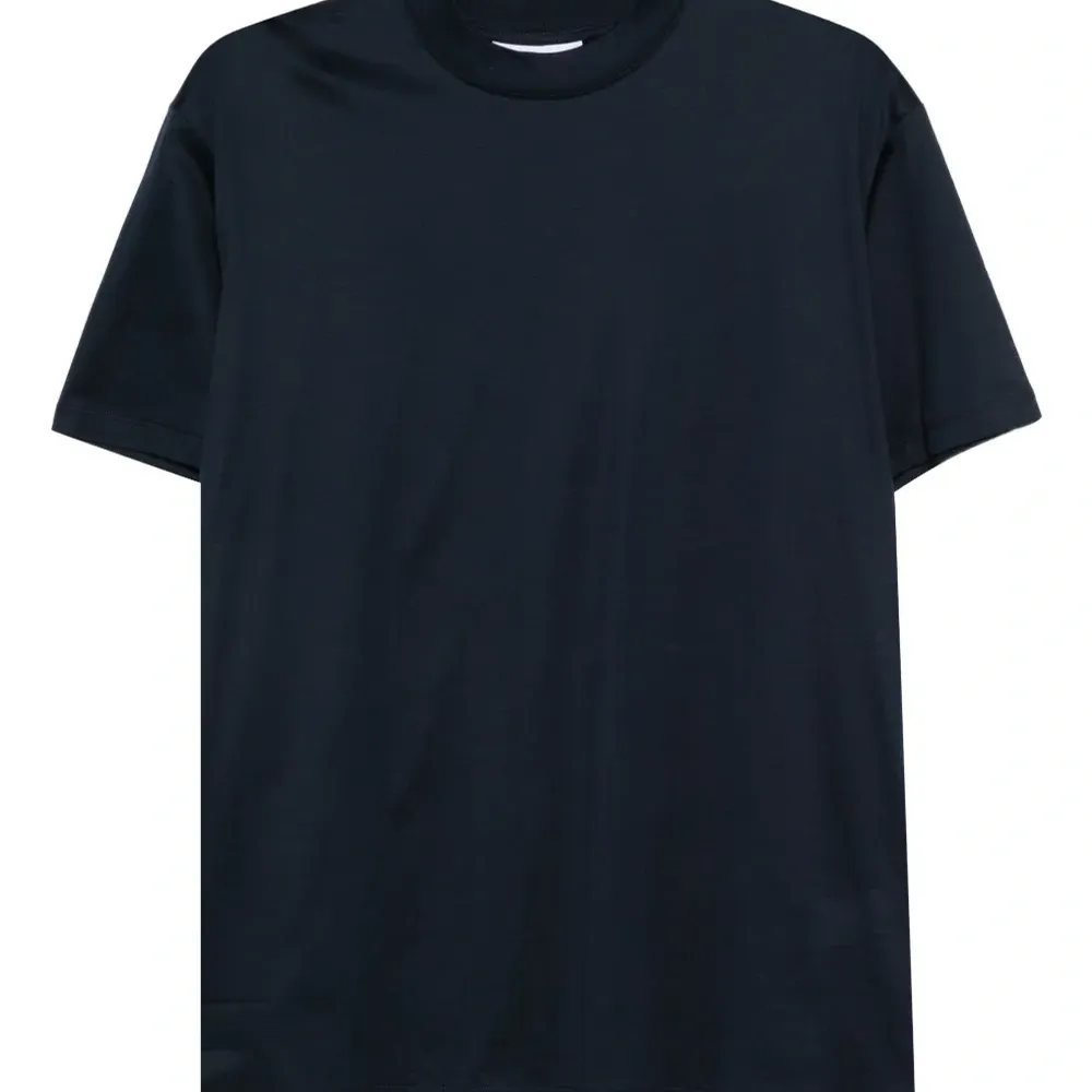 Футболка с круглым вырезом и короткими рукавами