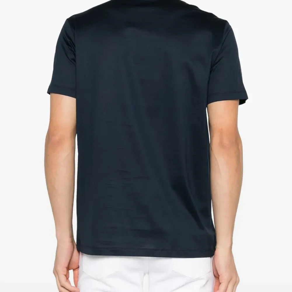 Футболка с круглым вырезом