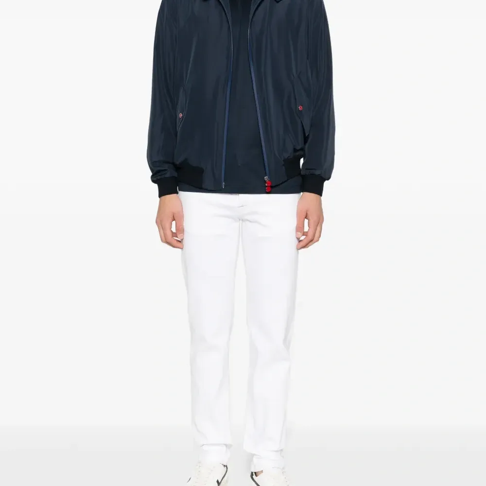 Футболка с круглым вырезом