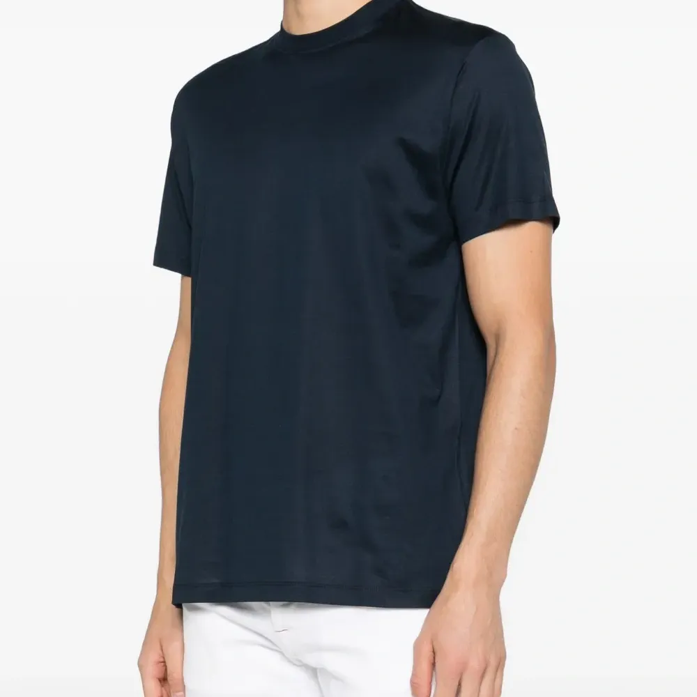 Футболка с круглым вырезом