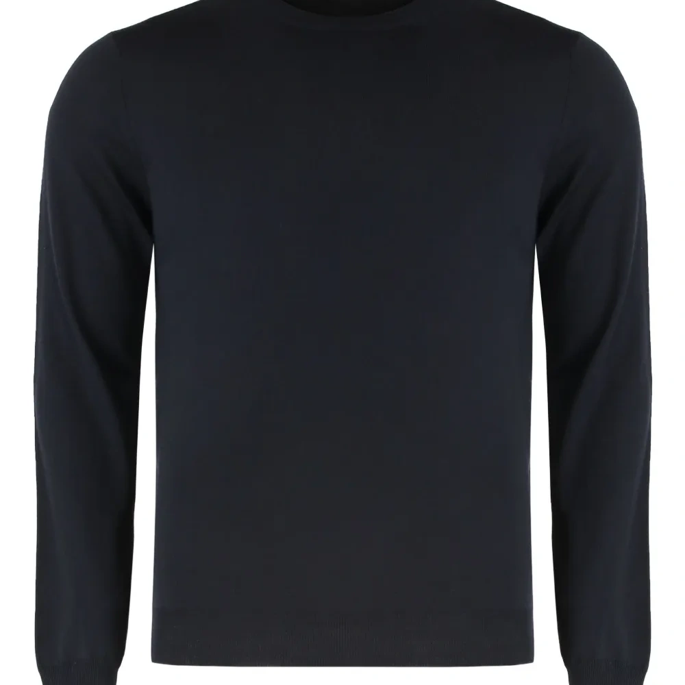 Свитер с круглым вырезом