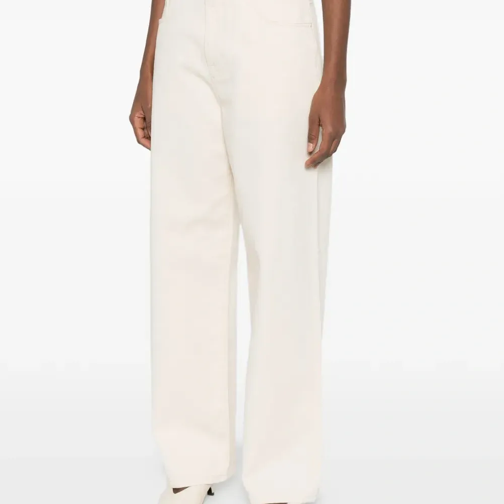 Джинсы свободного кроя