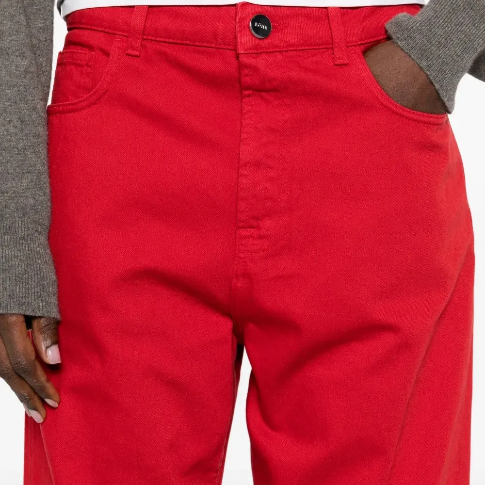 Джинсы с карманами и шлевками для ремня