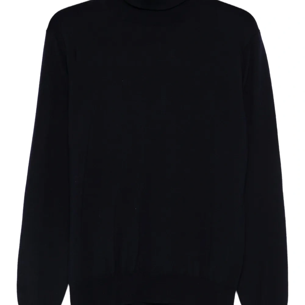 Свитер с высоким воротником