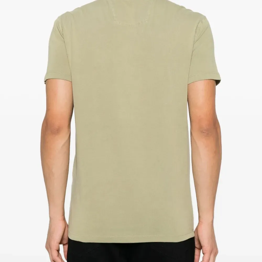 Футболка с графичным принтом