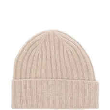 Шапка в рубчик с вышивкой