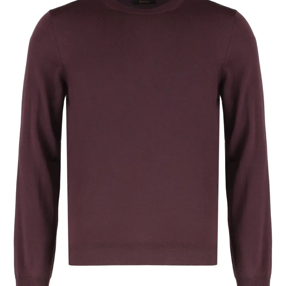 Свитер с круглым вырезом