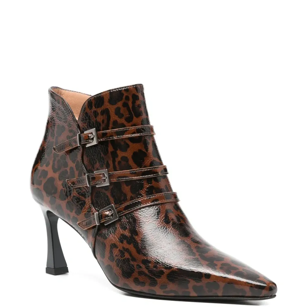 Ботильоны с анималистичным принтом и пряжками Ботильоны с анималистичным принтом и пряжками