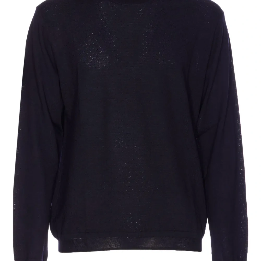 Джемпер с круглым вырезом и длинными рукавами