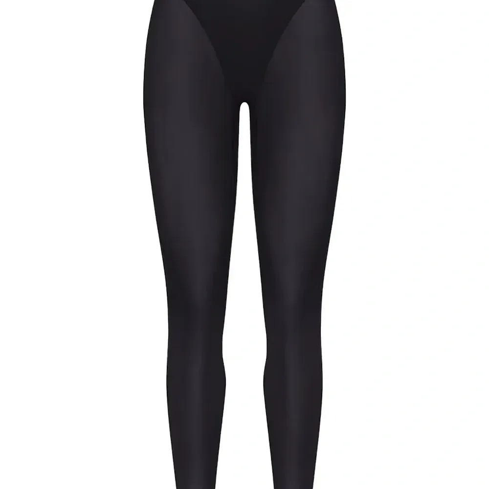 Легинсы V-силуэта из коллаборации с Nike