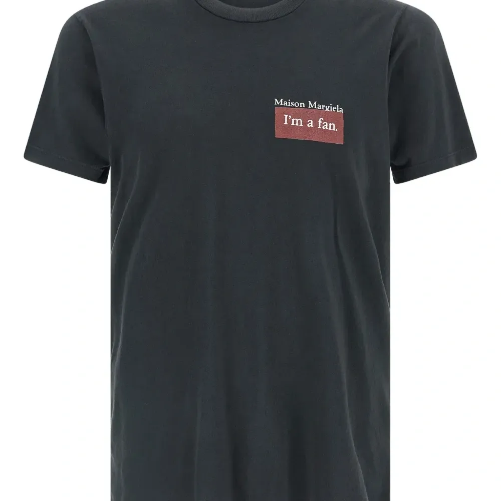 Футболка с круглым вырезом и короткими рукавами