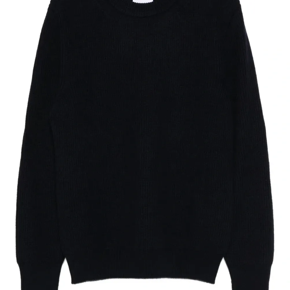 Свитер с круглым вырезом