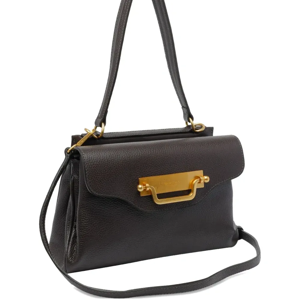 Кожаная сумка на плечо с магнитной застёжкой