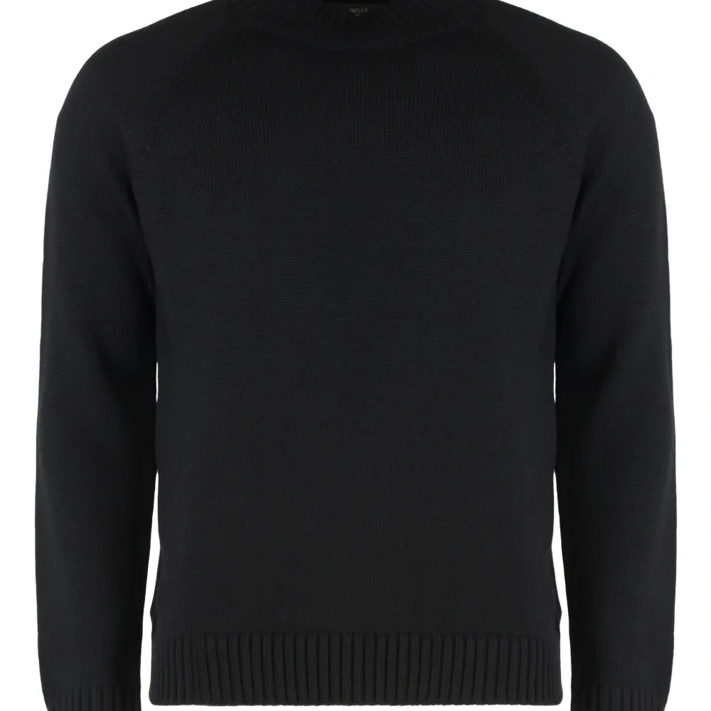 Джемпер с круглым вырезом и длинными рукавами