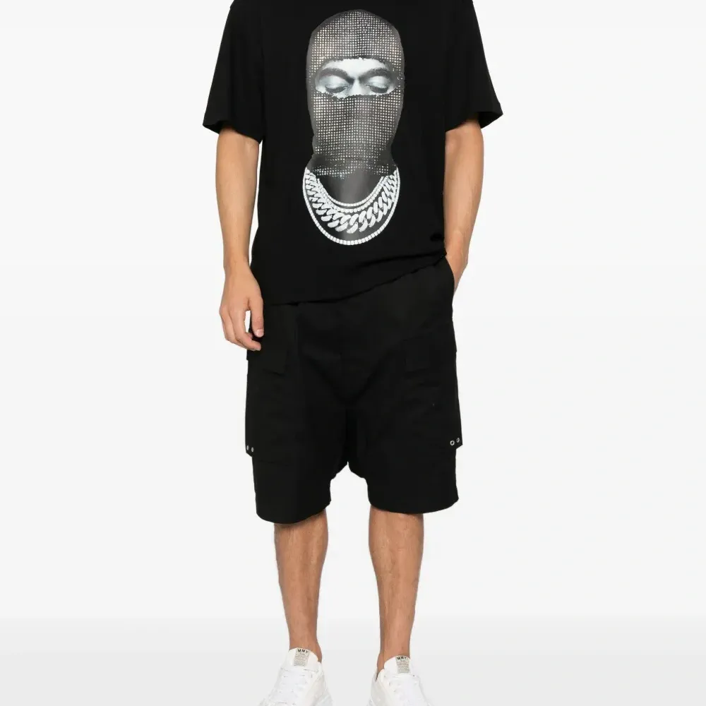 Футболка с графичным принтом