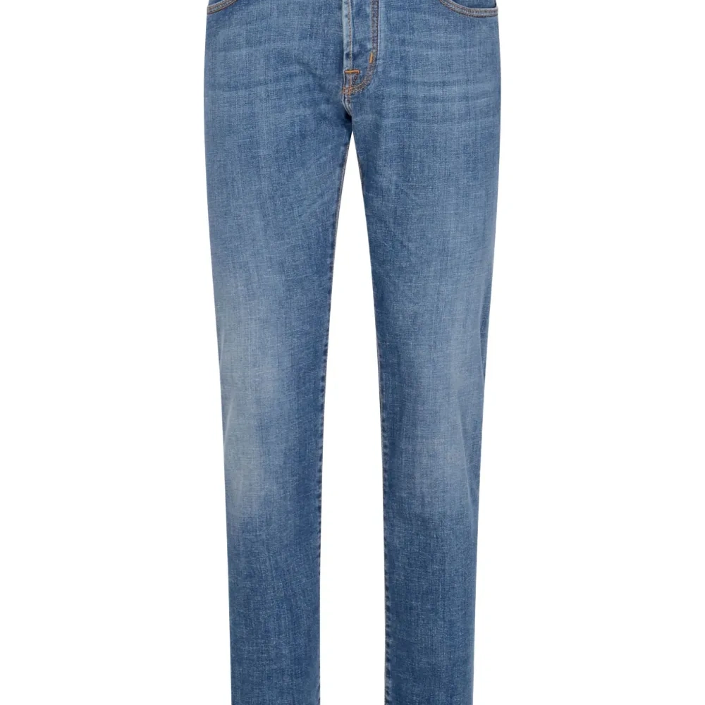 Джинсы с пуговицами