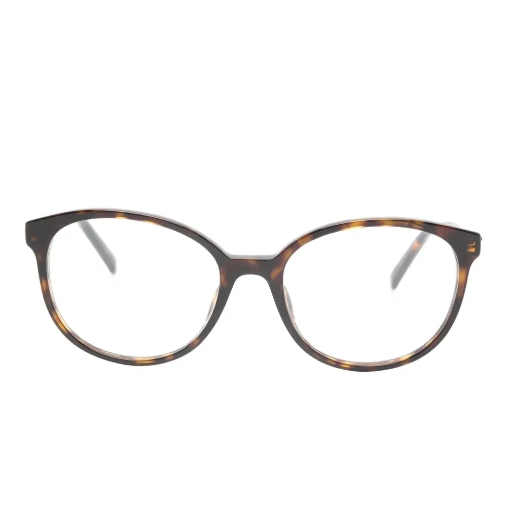 Очки в овальной оправе