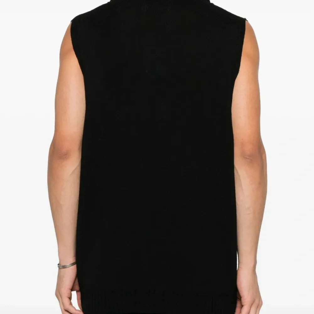 Трикотаж с V-образным вырезом