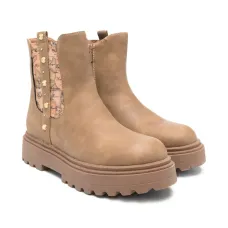 Ботинки с заклепками