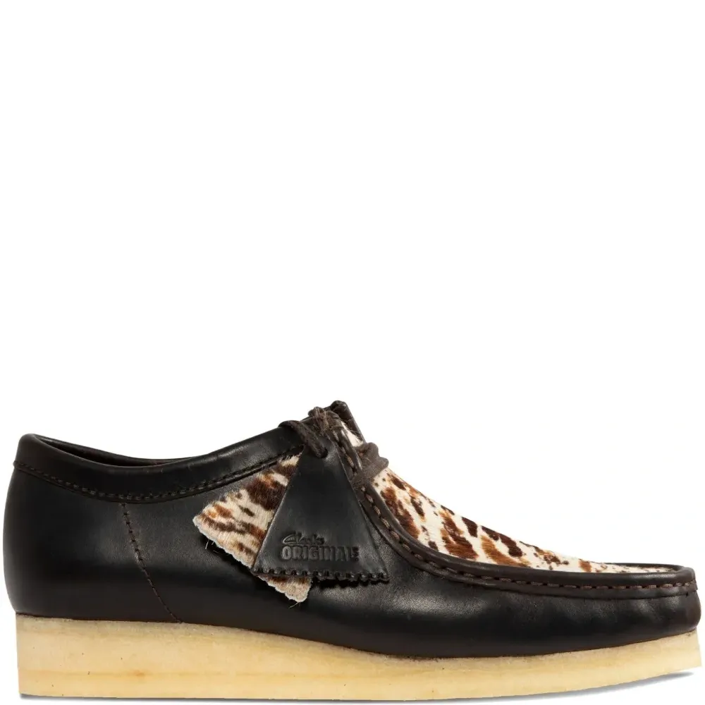 Туфли на шнуровке с анималистичным принтом