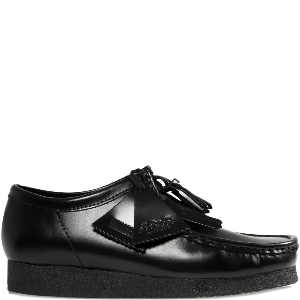 Туфли на шнуровке с кисточками