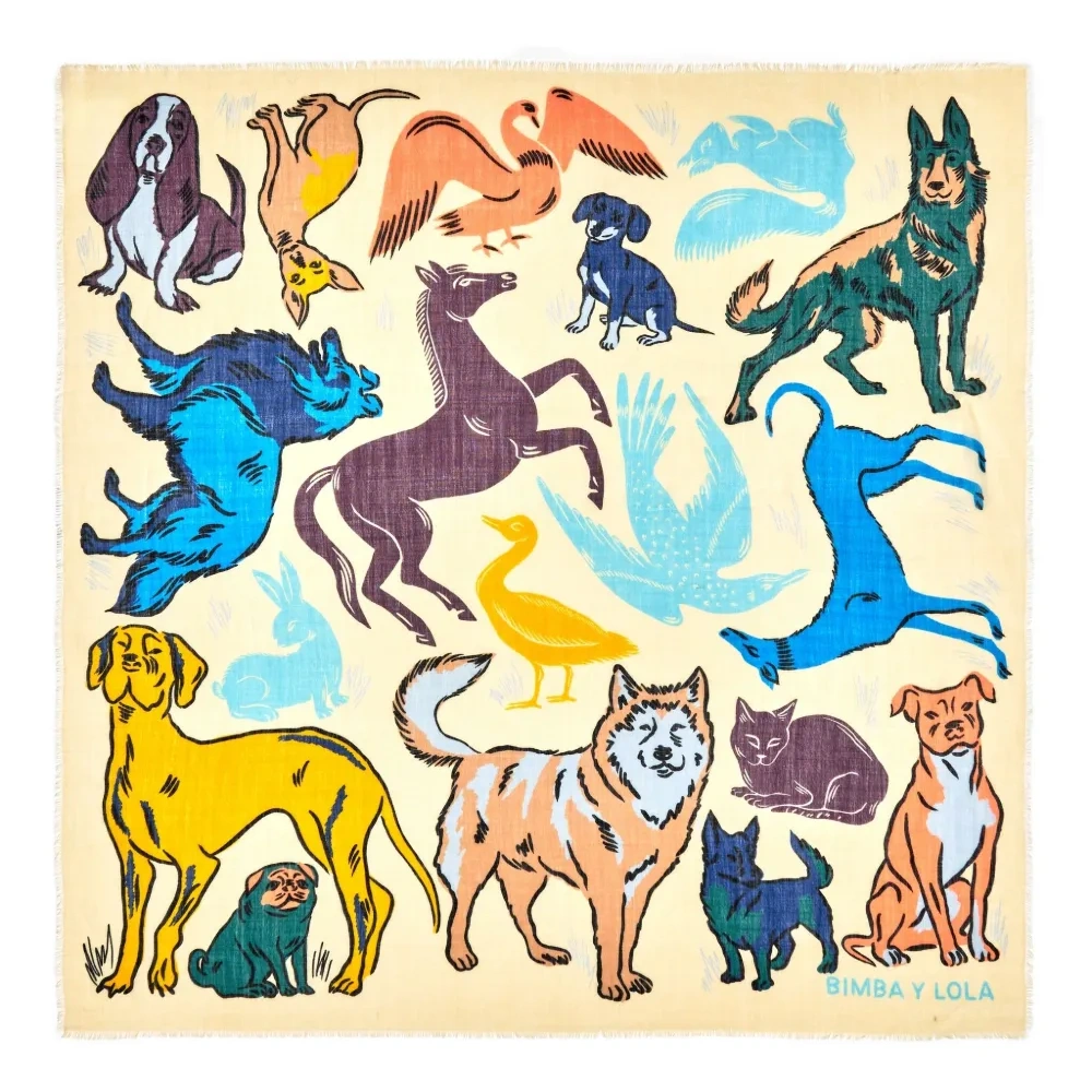 Шарф с анималистичным принтом и бахромой