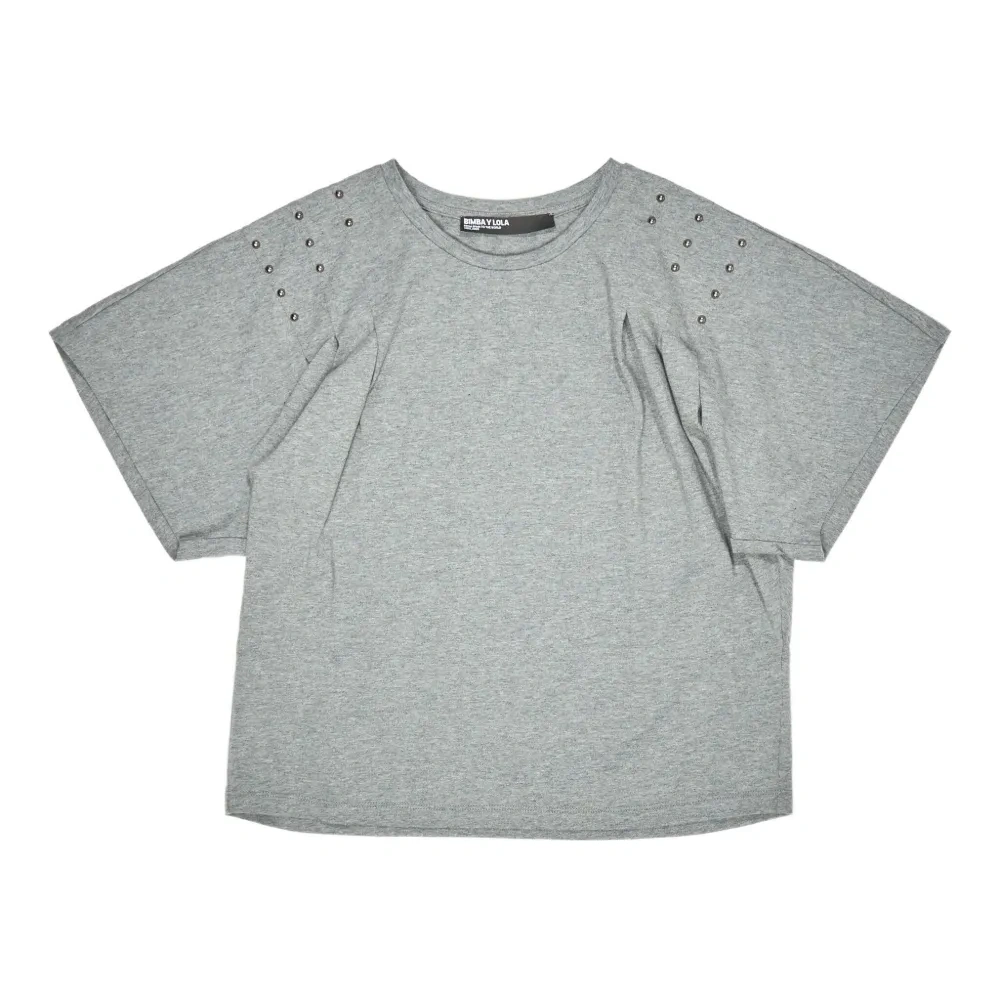 Футболка с заклепками