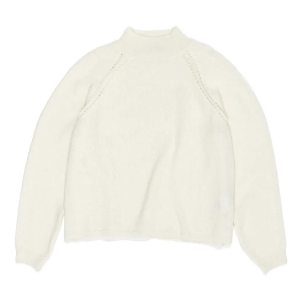 Свитер с высоким воротником