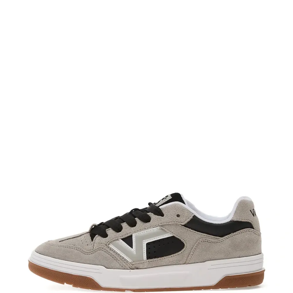 Кроссовки Upland