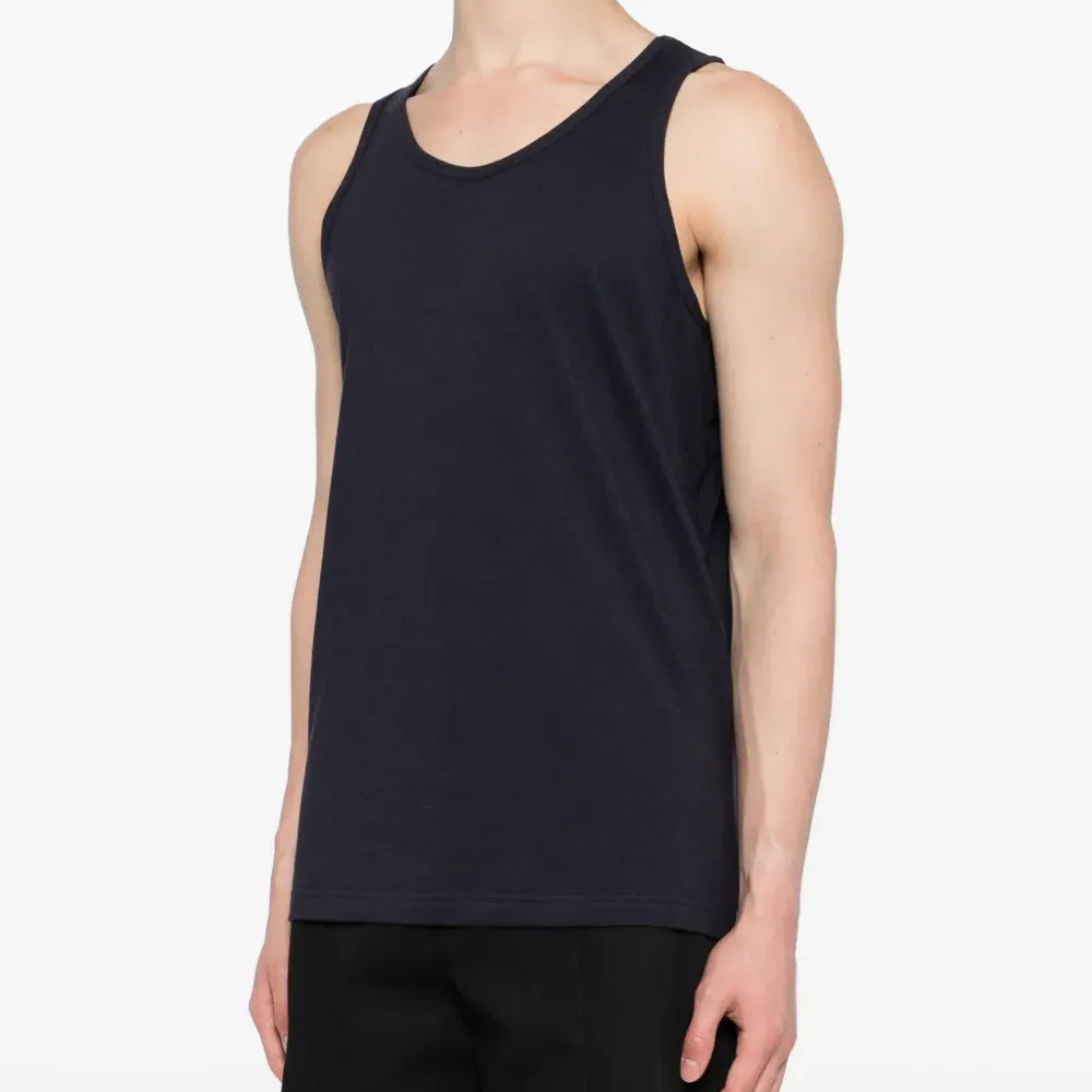 Топ без рукавов