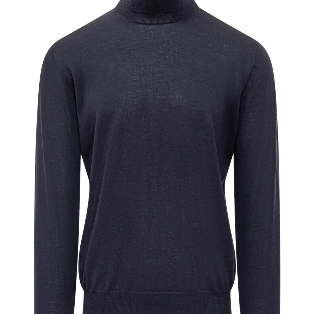 Свитер с высоким воротником