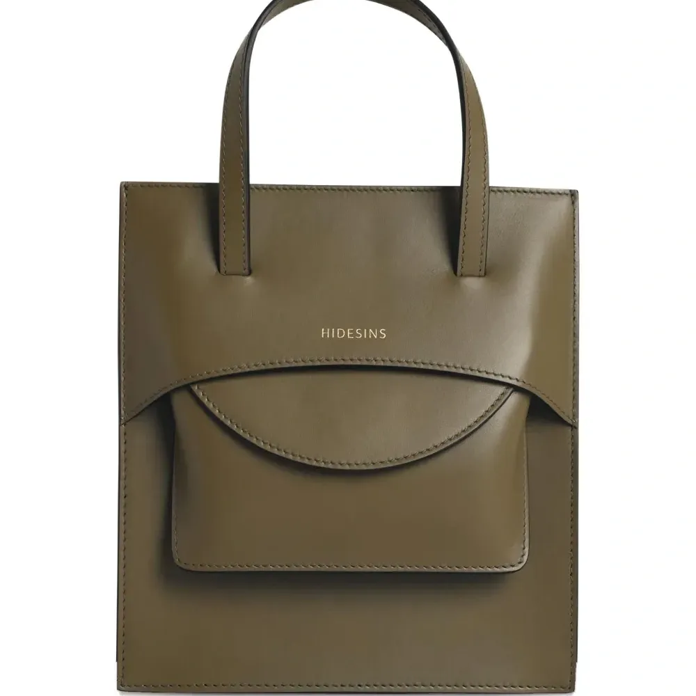 Сумка на плечо Flap J с логотипом Сумка на плечо Flap J с логотипом