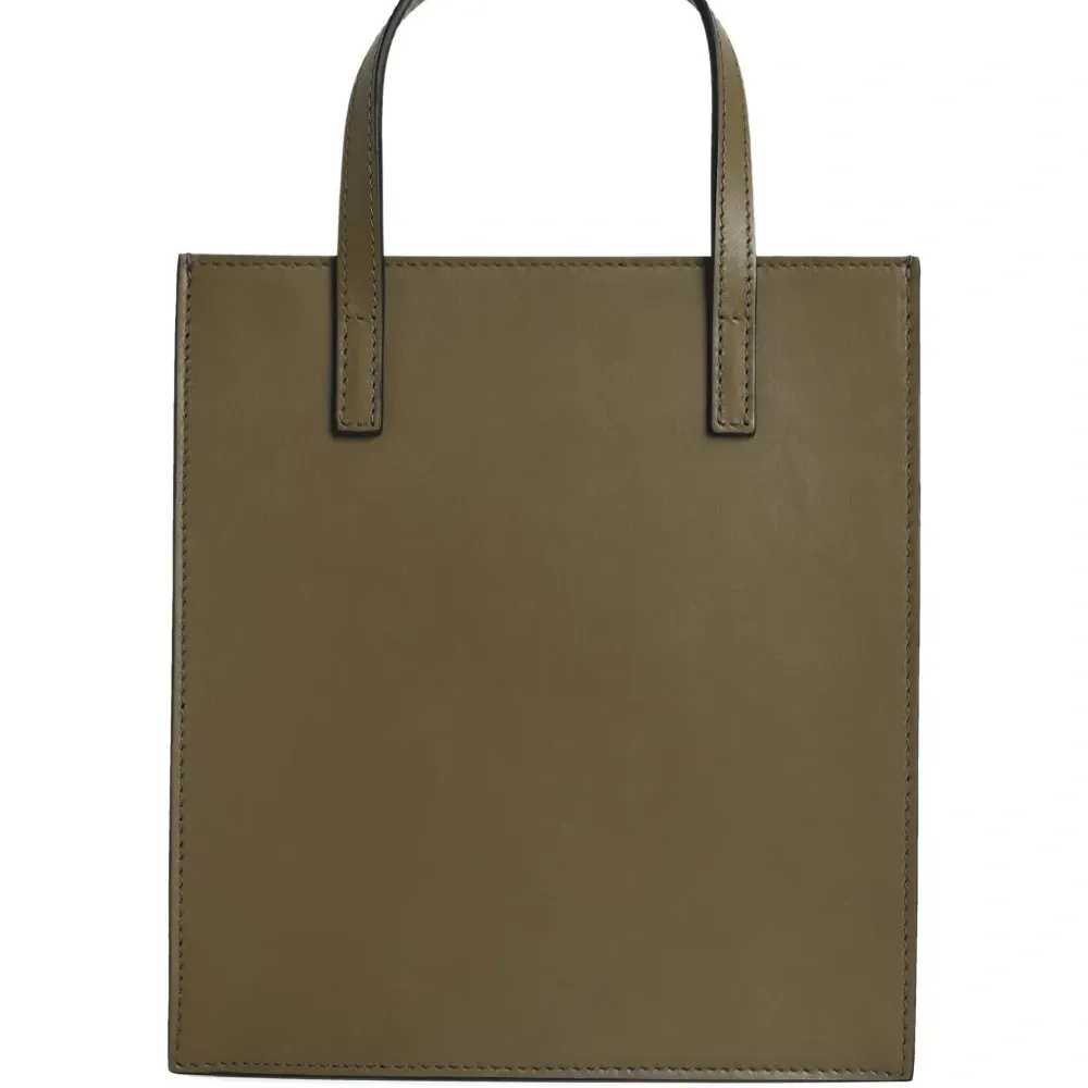 Сумка на плечо Flap J с логотипом Сумка на плечо Flap J с логотипом