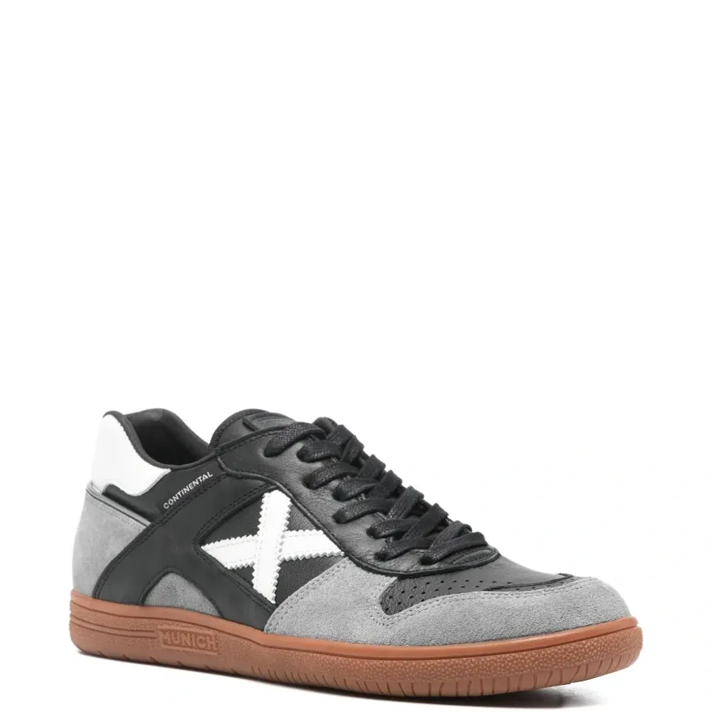 Кроссовки со вставками