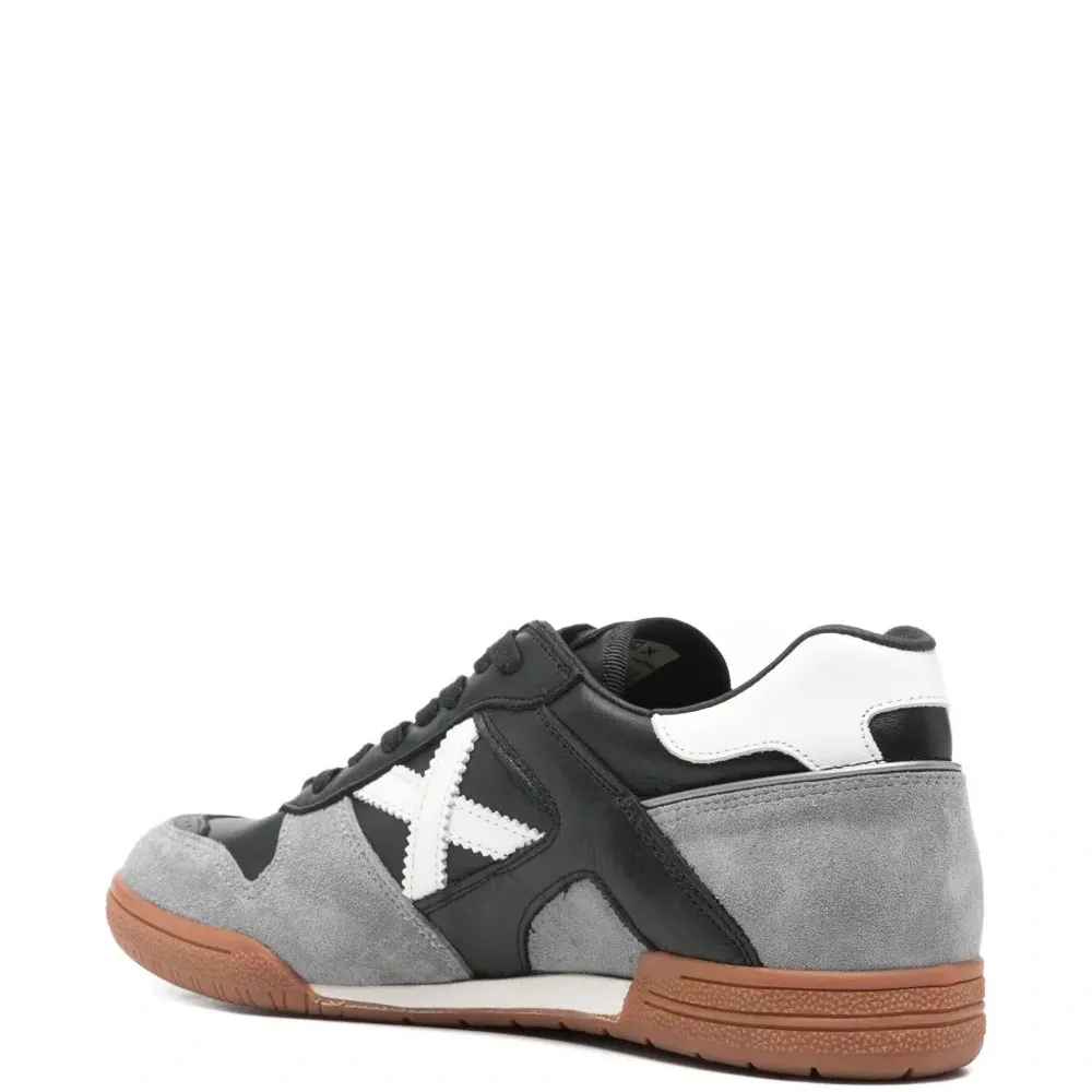 Кроссовки со вставками