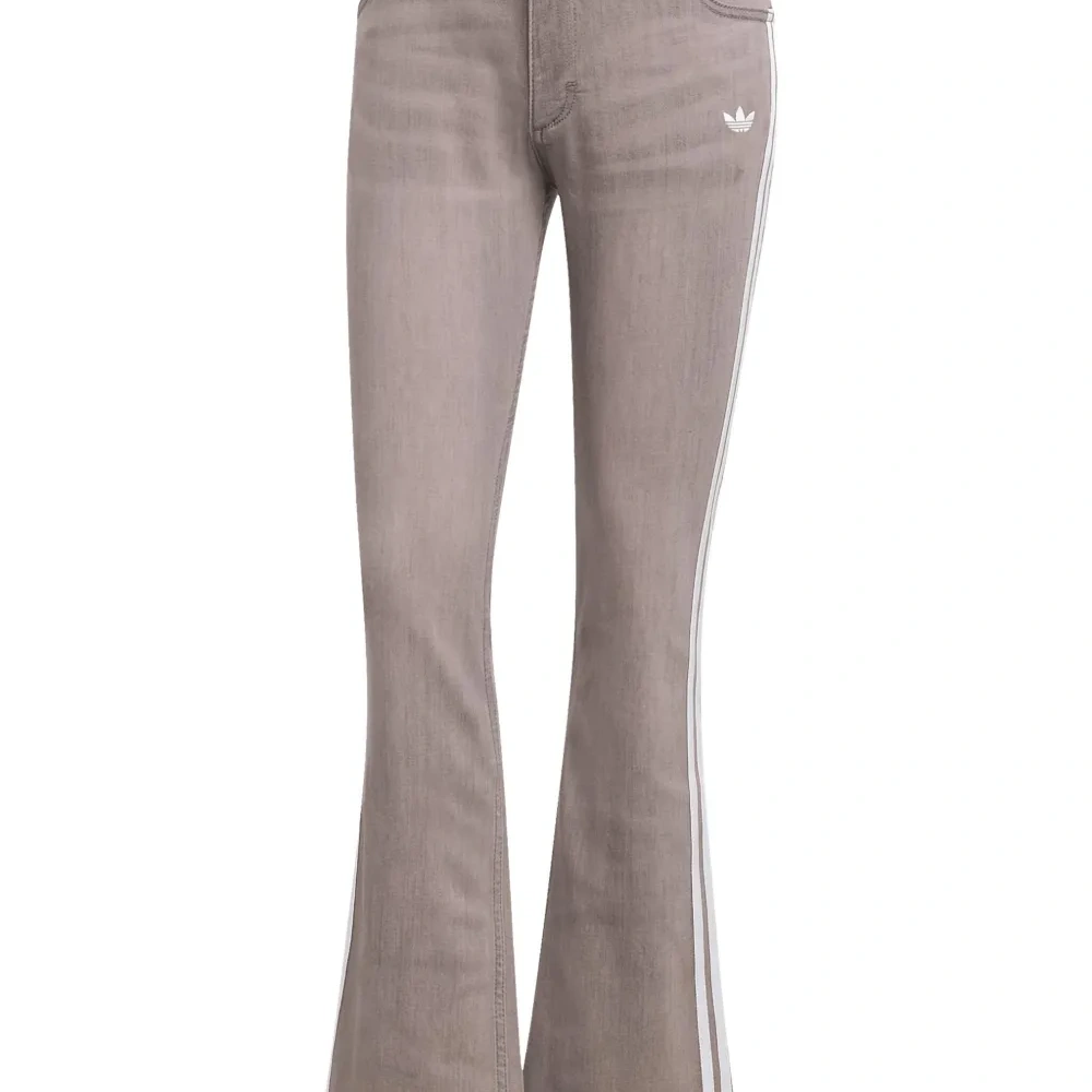 Спортивные брюки с лампасами