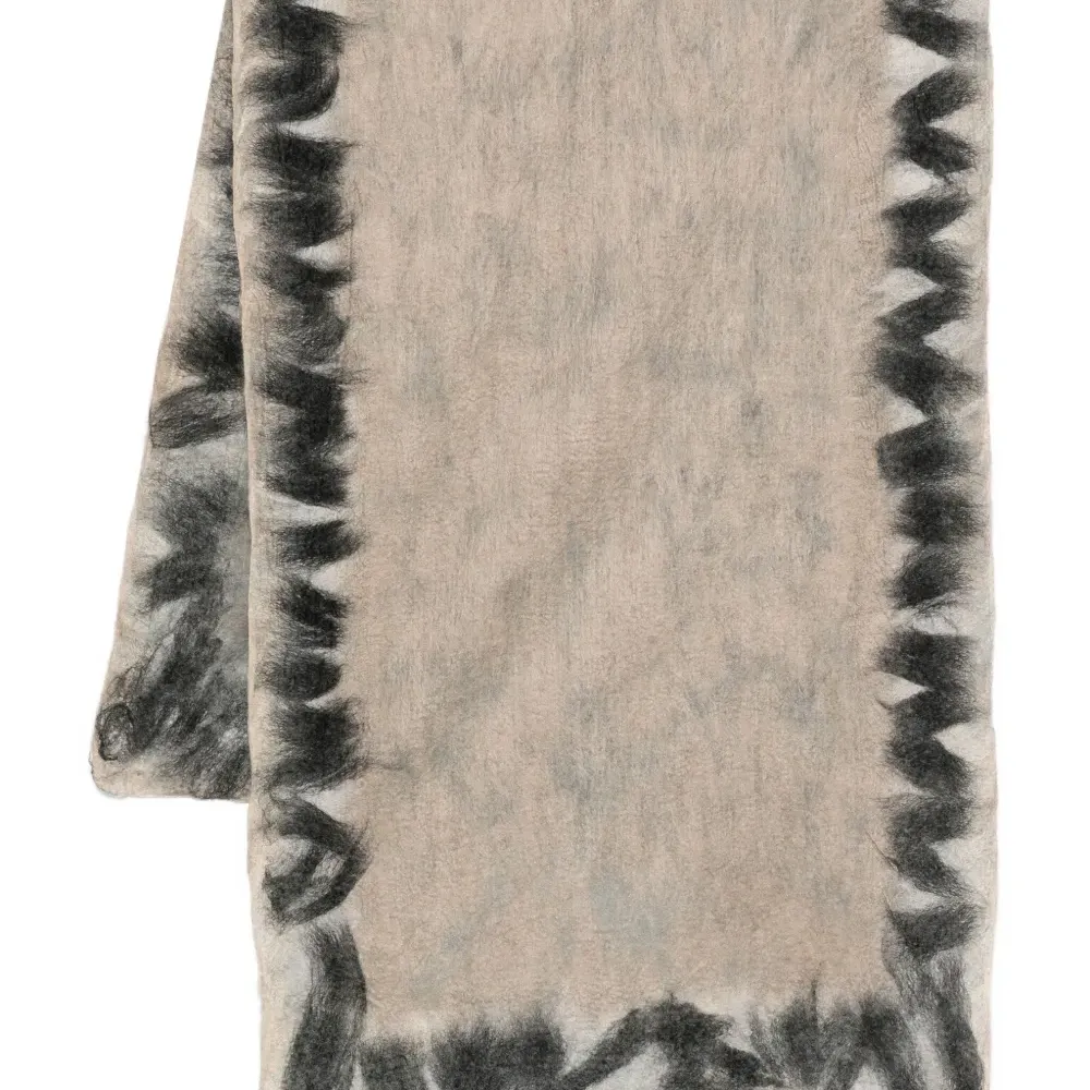 Шарф с ломаным краем