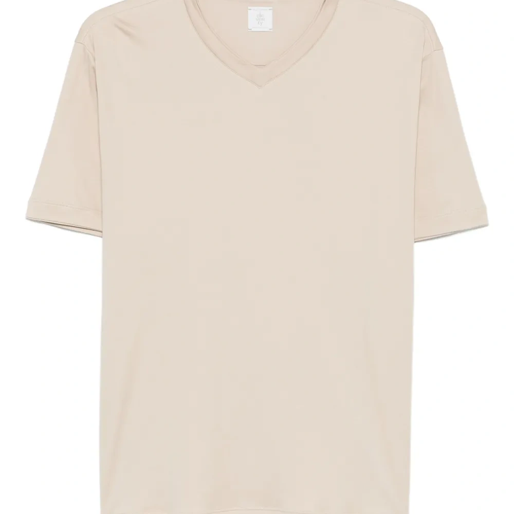 Футболка с V-образным вырезом