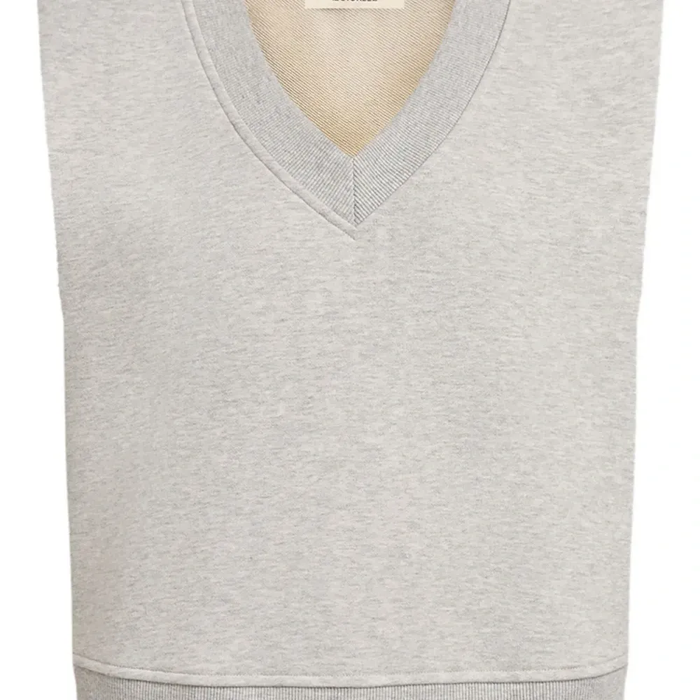 Топ с V-образным вырезом