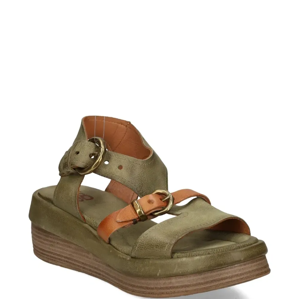 Сандалии Stanley