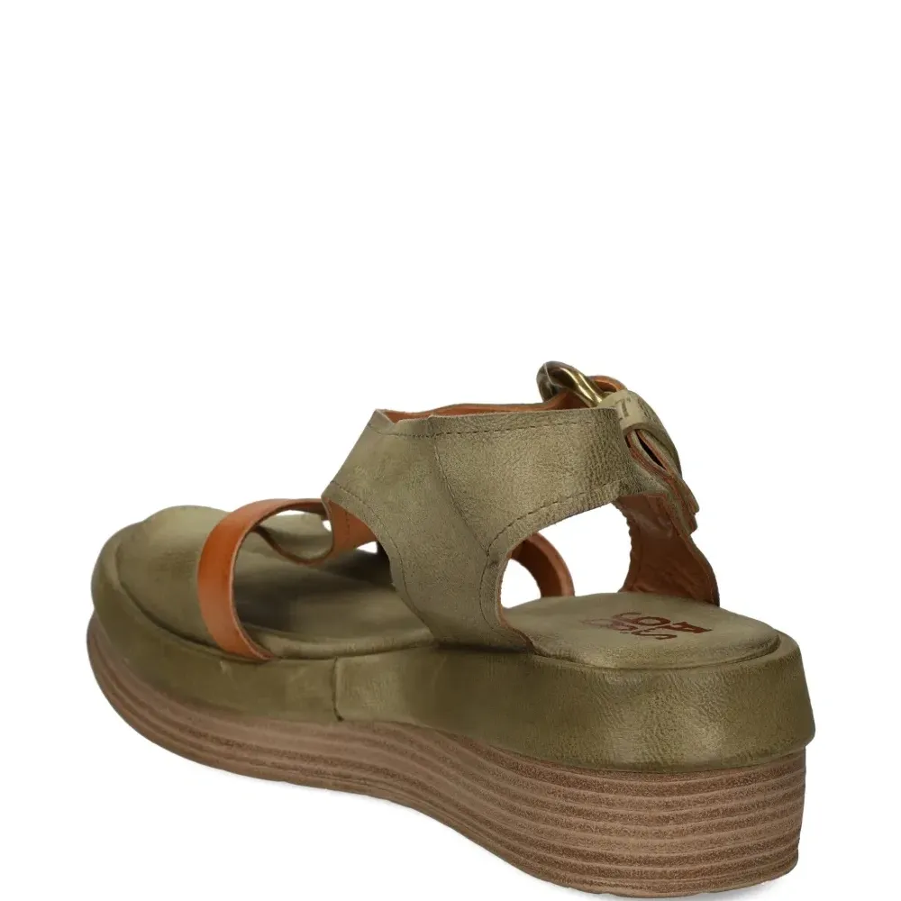 Сандалии Stanley