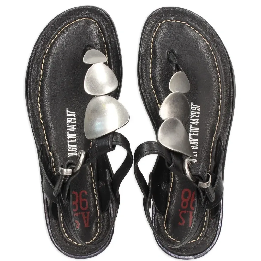 Сандалии с T-образным ремешком