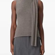 Канальный вязаный топ без рукавов с воротником-гольф