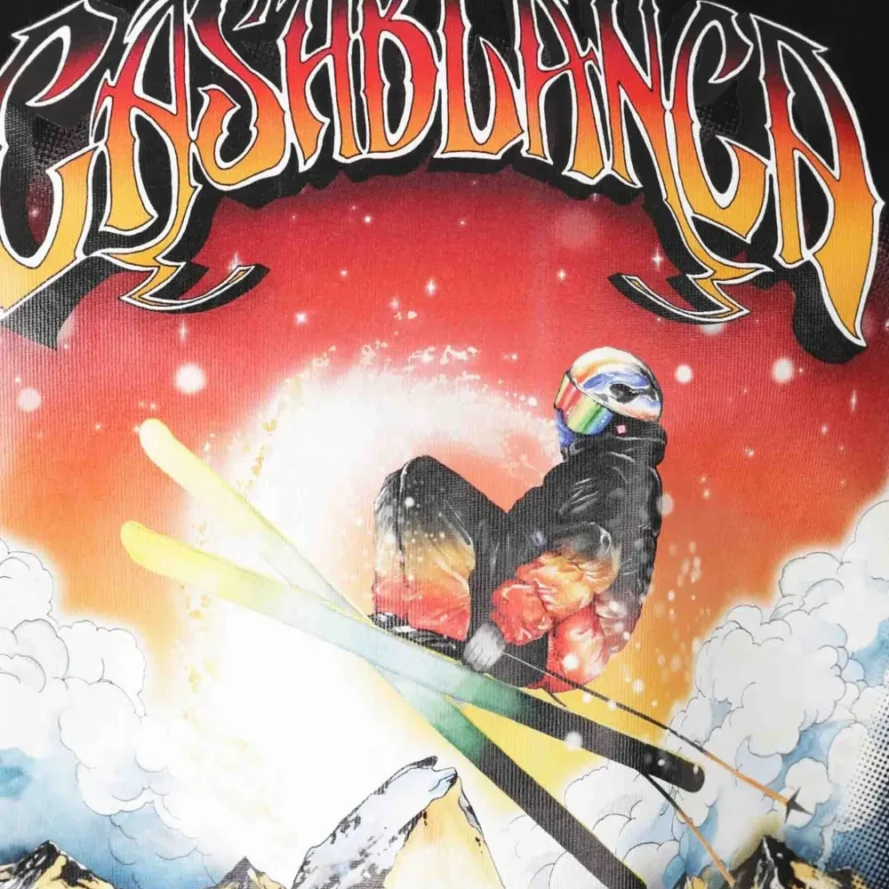 Футболка с длинными рукавами и принтом