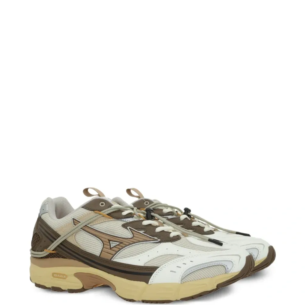 Кроссовки с логотипом