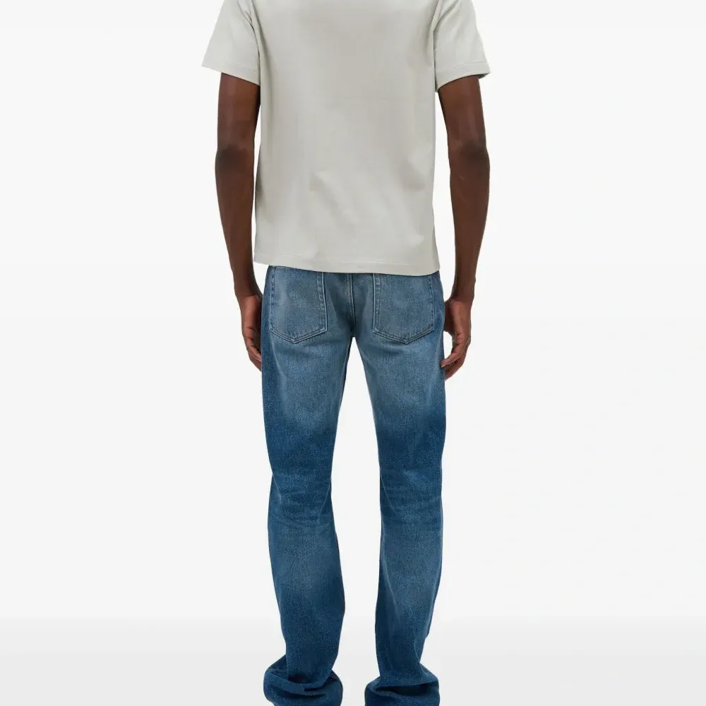 Футболка с логотипом