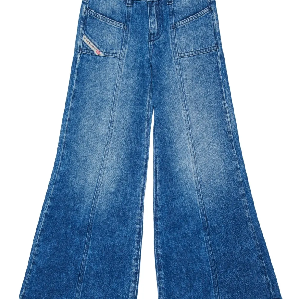 Джинсы с нашивкой-логотипом