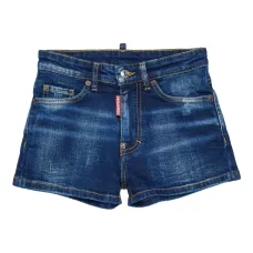 Джинсовые шорты с нашивками